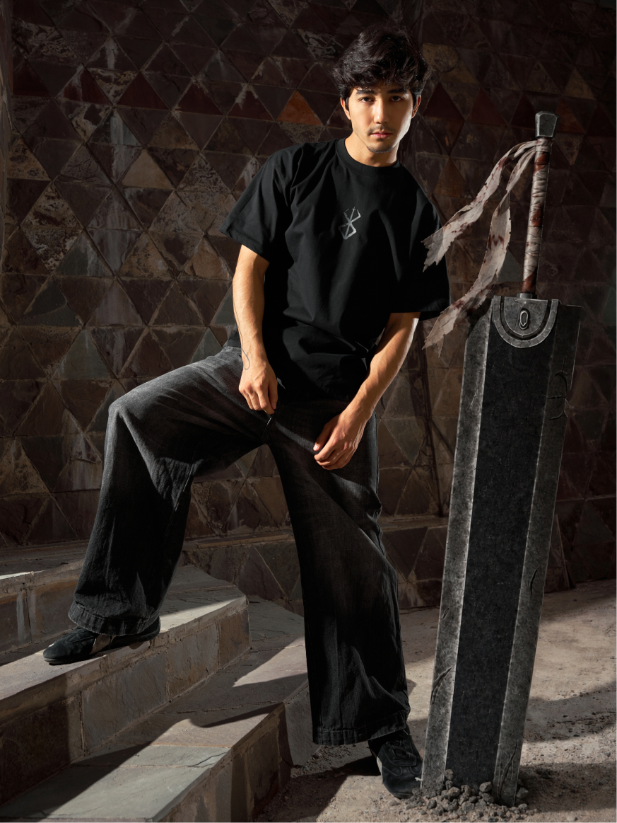 THE BLACK SWORDSMAN TEE